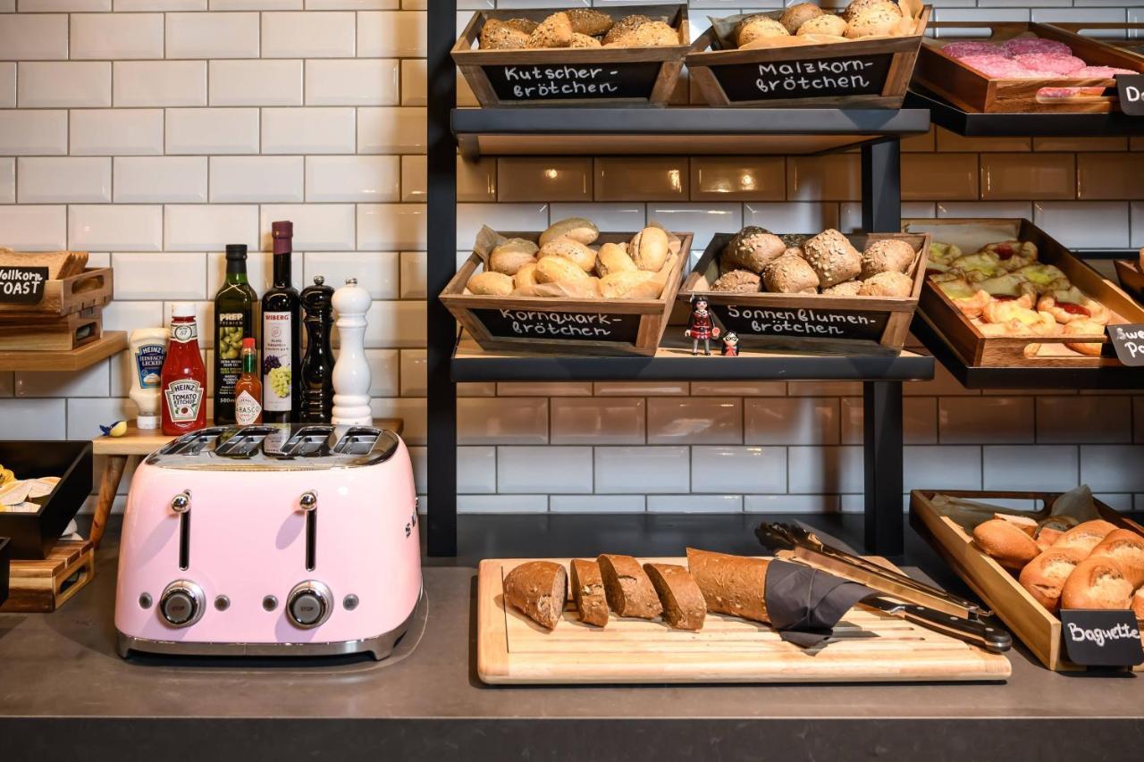 Moxy Stuttgart Feuerbach Hotel Ngoại thất bức ảnh