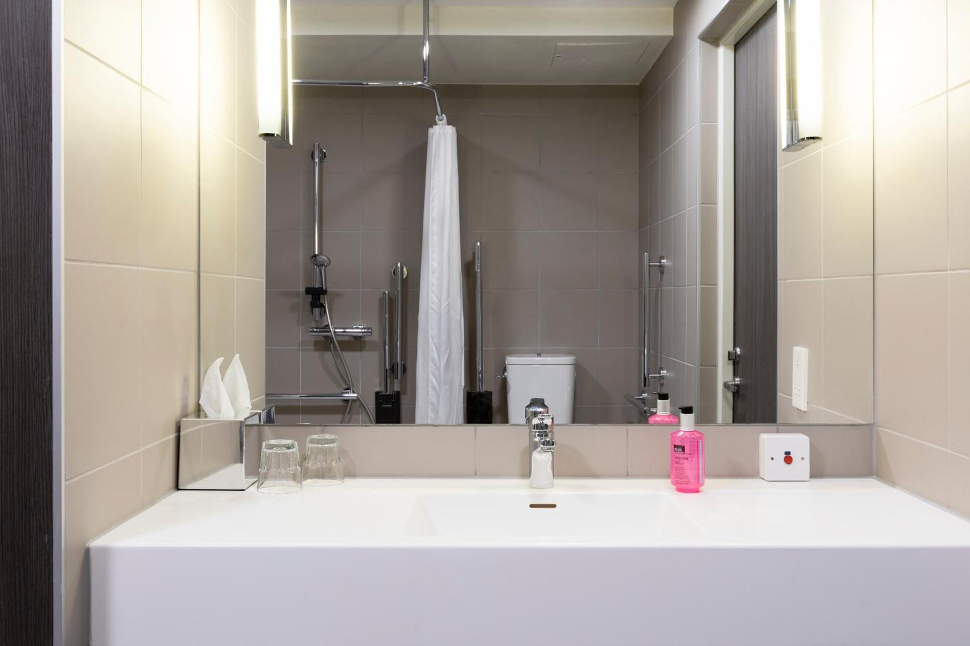 Moxy Stuttgart Feuerbach Hotel Ngoại thất bức ảnh