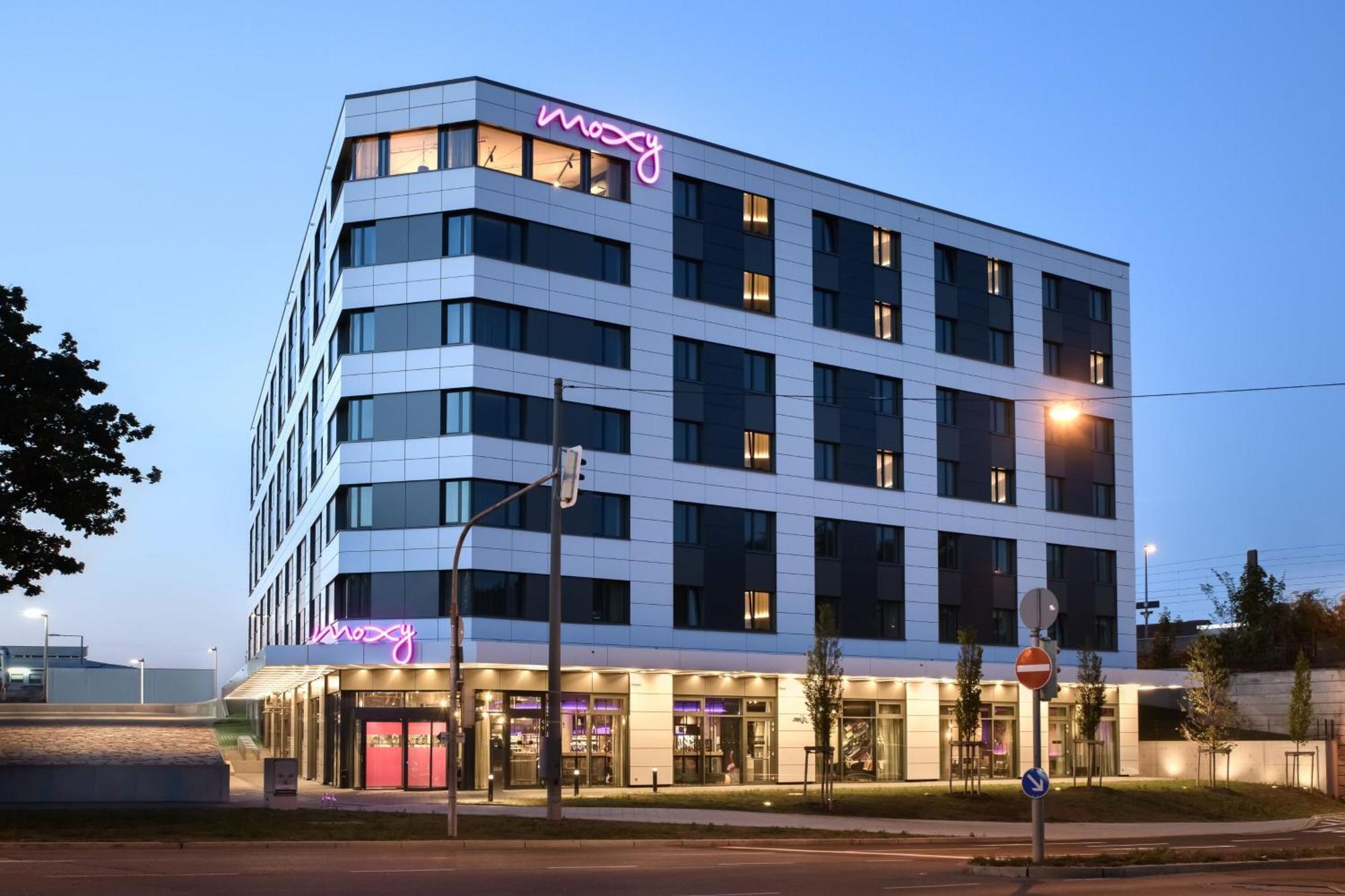 Moxy Stuttgart Feuerbach Hotel Ngoại thất bức ảnh