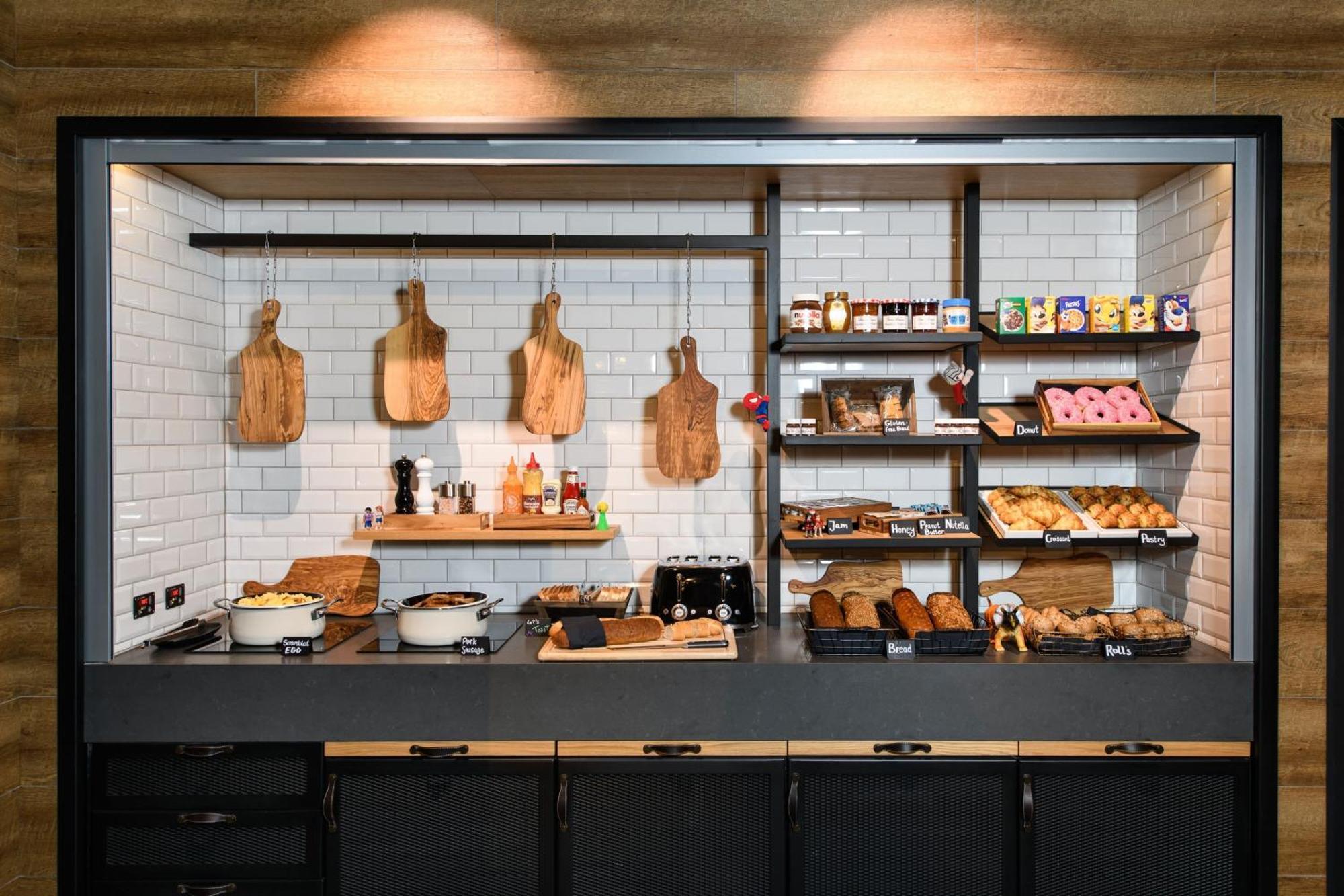 Moxy Stuttgart Feuerbach Hotel Ngoại thất bức ảnh