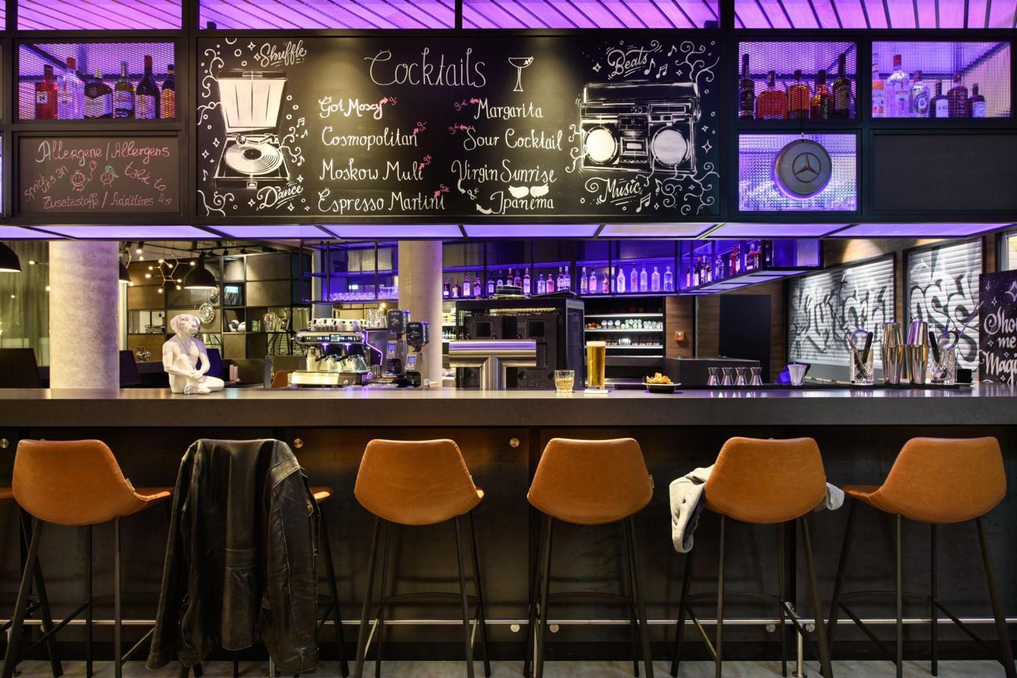 Moxy Stuttgart Feuerbach Hotel Ngoại thất bức ảnh