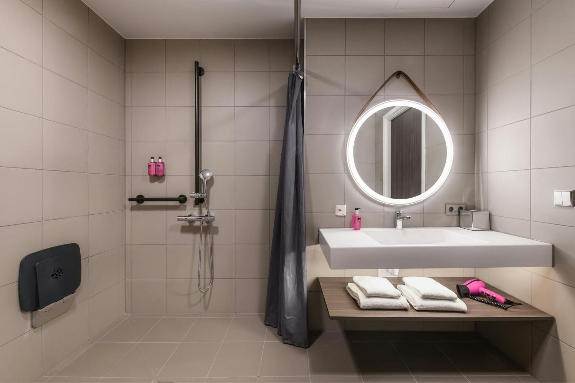 Moxy Stuttgart Feuerbach Hotel Ngoại thất bức ảnh