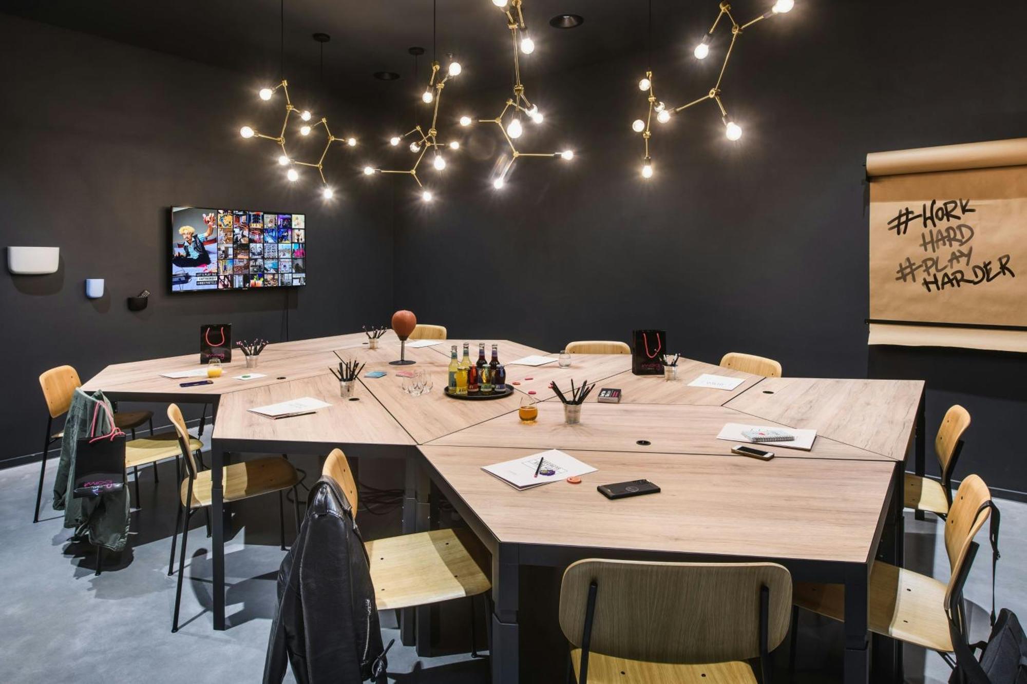 Moxy Stuttgart Feuerbach Hotel Ngoại thất bức ảnh